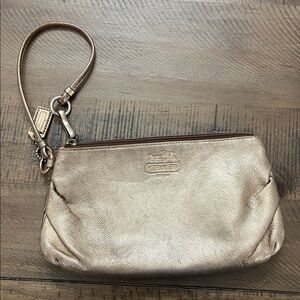 Coach Gold Metallic‎ Wristlet vintage pebble leather